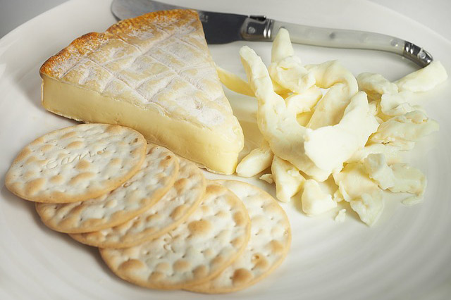 Photo of cheese and crackers